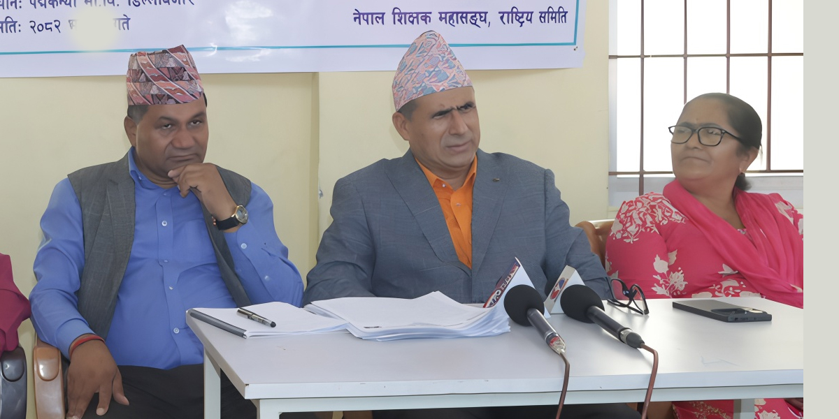 एकसाथ पाँच राजनीतिक दलको कार्यालयमा धर्ना दिएर ध्यानाकर्षणपत्र बुझाउँदै शिक्षक महासंघ [पत्रसहित]