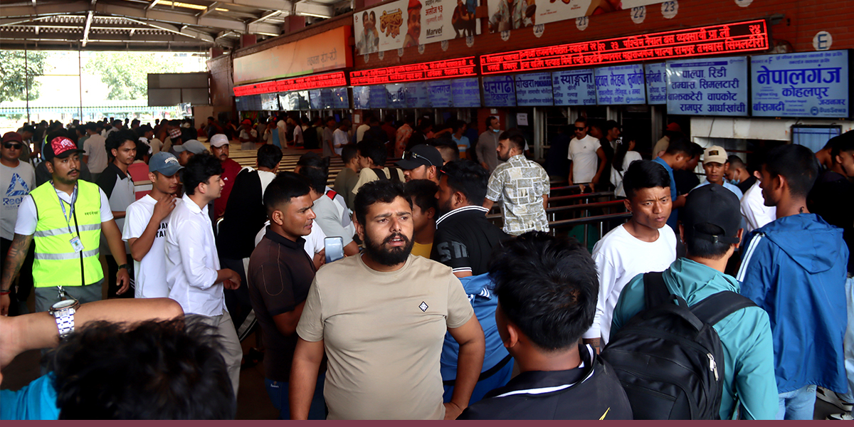 दसैँका लागि अग्रिम बस टिकट लिन नयाँ बसपार्कमा भीड (तस्बिरहरू)