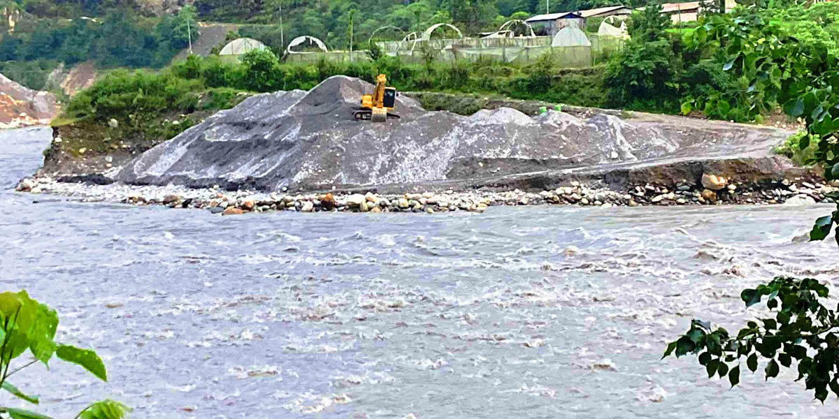 कालीगण्डकी नदीबाट अवैध उत्खनन गरिएको बालुवा जफत