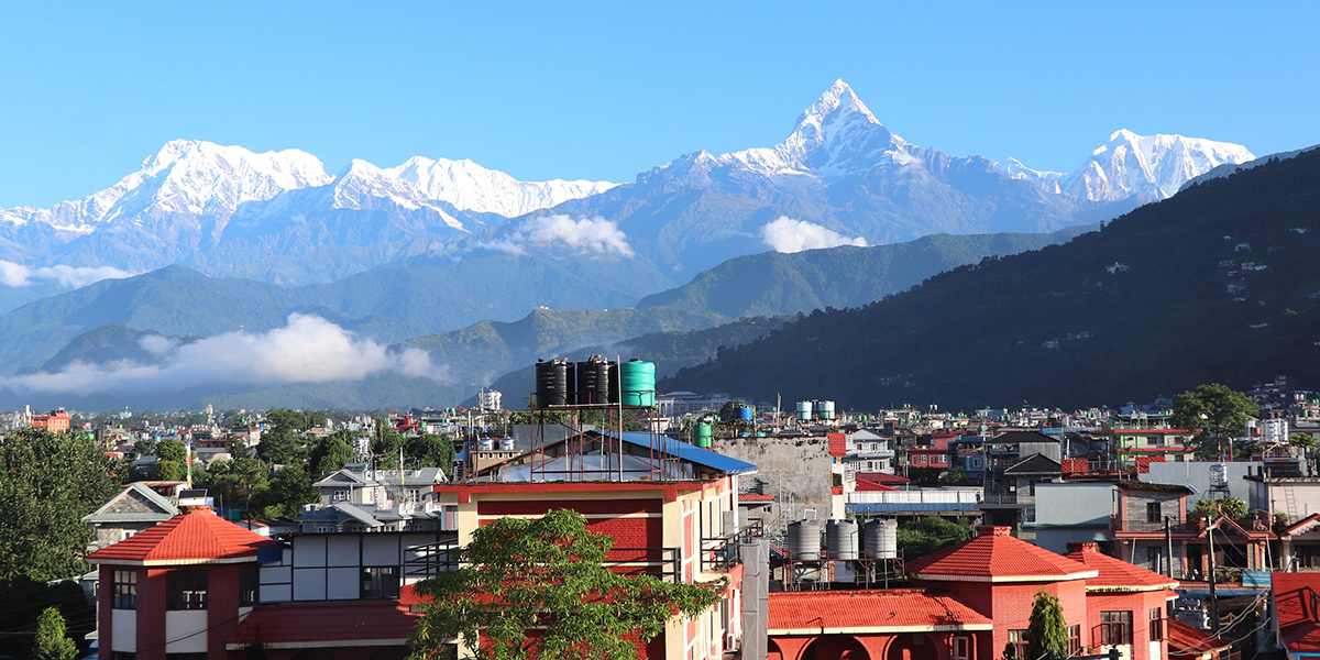 पोखराबाट देखिएको हिमश्रृंखला