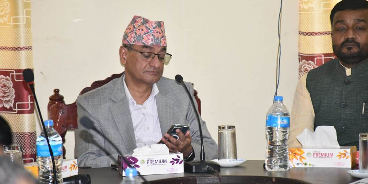 अवैध कारोबारको नियन्त्रणमा व्यवसायीकै मुख्य भूमिका हुनुपर्छ : गृहमन्त्री