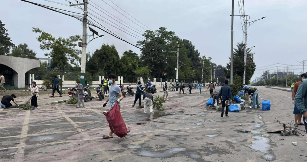 हिंसात्मक प्रदर्शनपछि काठमाडौँमा सफाइ अभियान सुरु, जनजीवन सामान्य बन्दै
