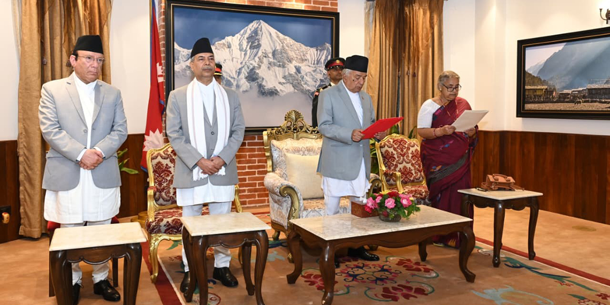 नवनियुक्त प्रधानमन्त्री सुशीला कार्कीले लिइन् शपथ