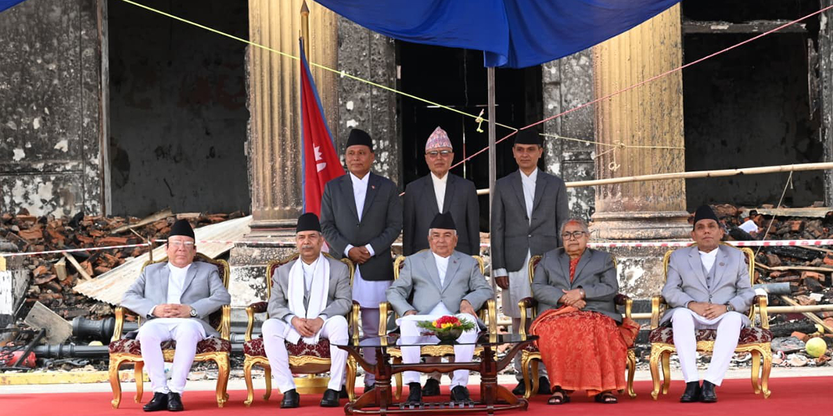 भग्न भवनअगाडि तीन मन्त्रीको शपथ, को गए को गएनन्?