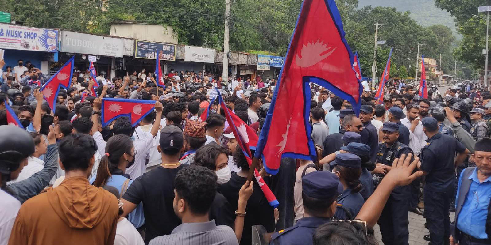 रुपन्देहीमा जेनजी आन्दोलन : कांग्रेस-एमालेको पार्टी कार्यालयमा तोडफोड