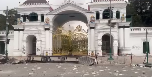 सिंहदरबारमा अझै पनि दन्किरहेछ आगो, कुनै प्रयास भएन निभाउने