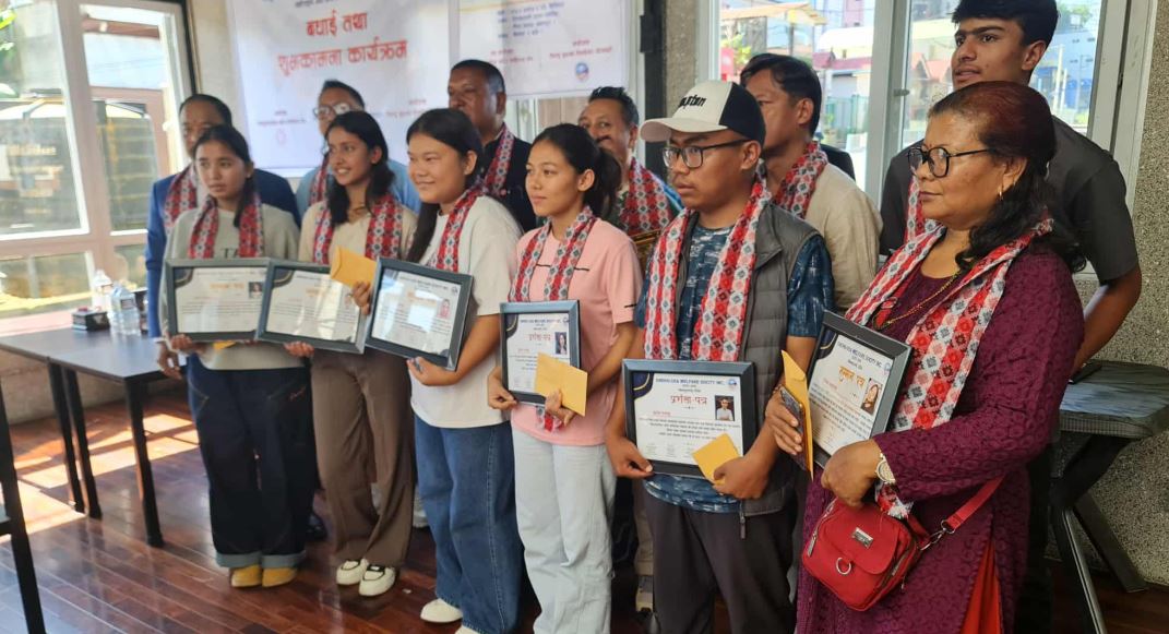 सिन्धुपाल्चोकबाट उत्कृष्ट जीपीए ल्याउने छात्रछात्रा सिन्धु यूएसए सोसाइटी बाट नगदसहित सम्मानित