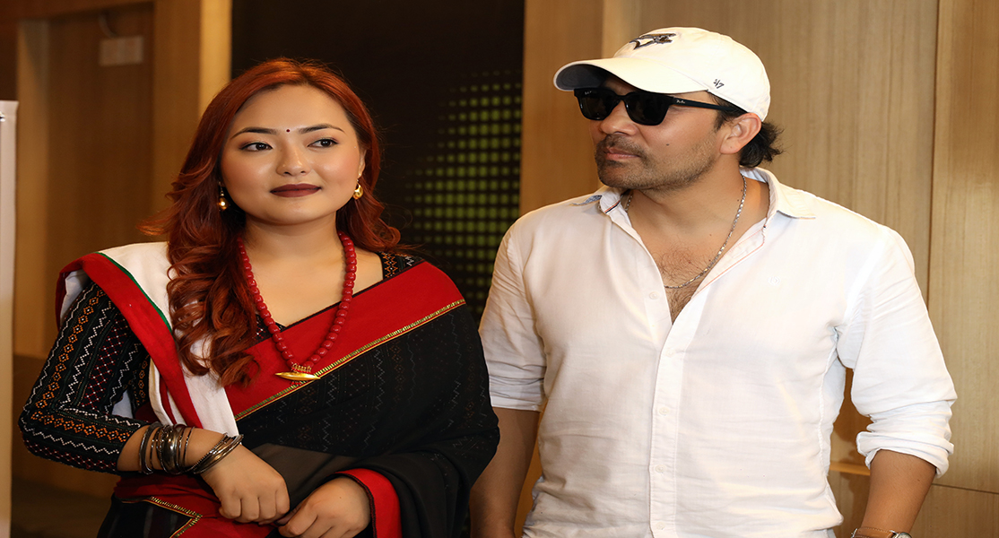 यश कुमार र स्मिताले ल्याए म्युजिकल फिल्म ‘हल्का हल्का’