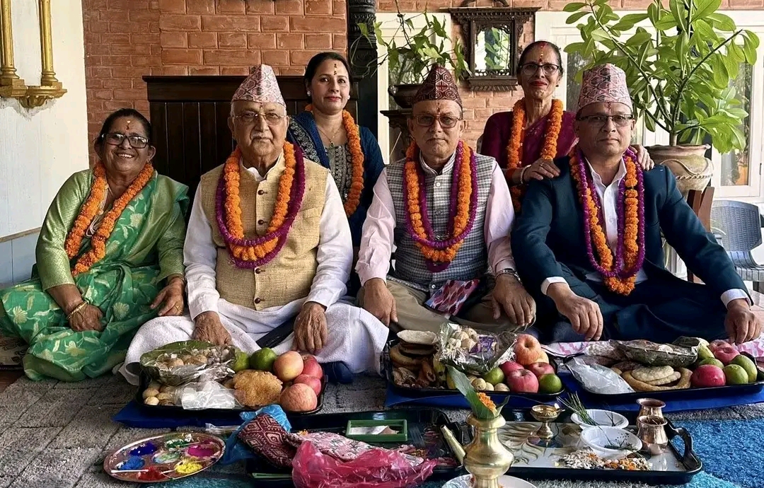 ओलीले लगाए बहिनीहरूबाट टीका