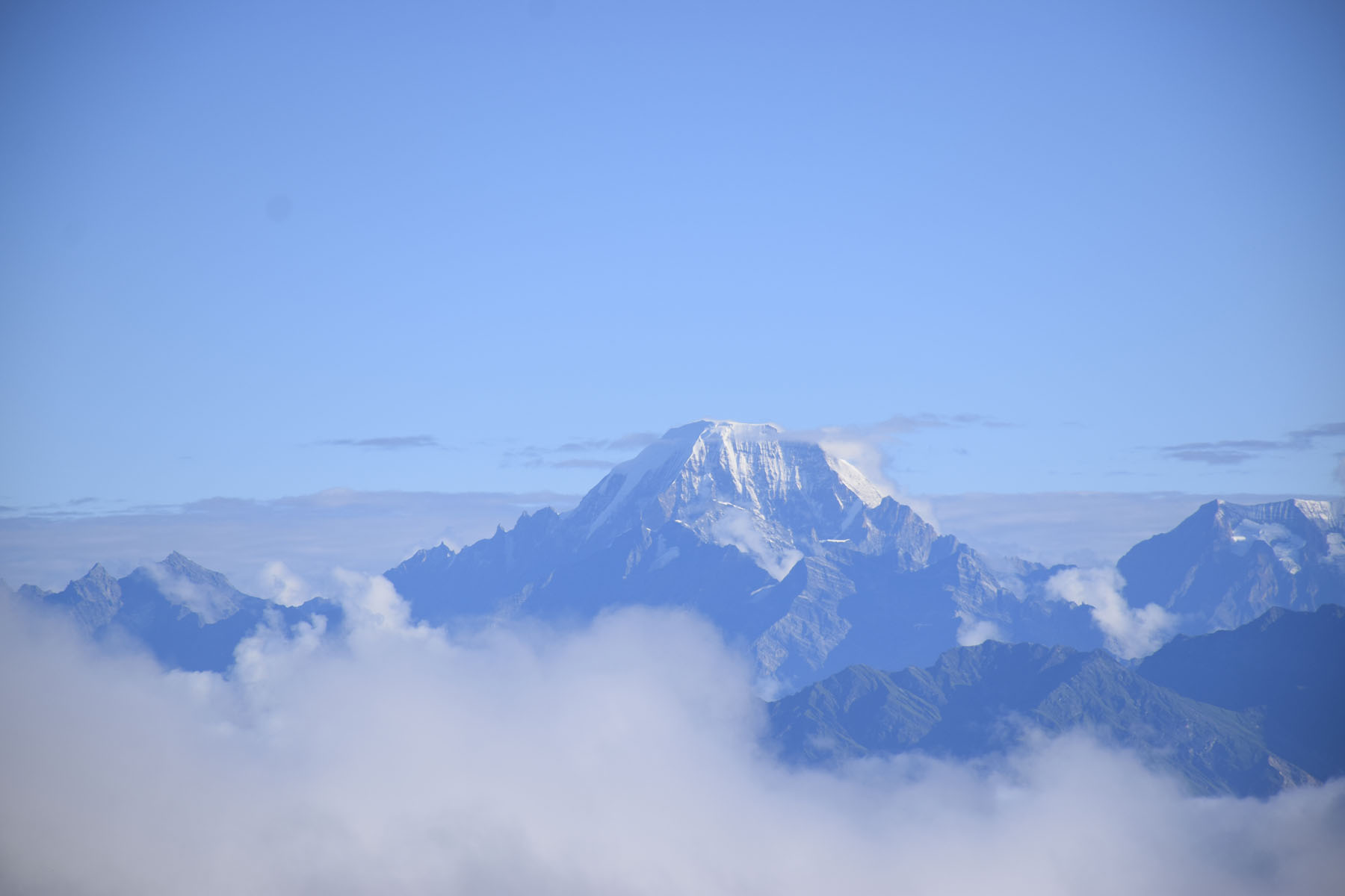 बादलको घुम्टोभित्र साइपाल