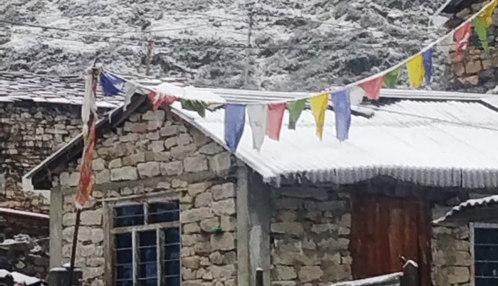 उत्तरी गोरखामा असोजमै हिमपात
