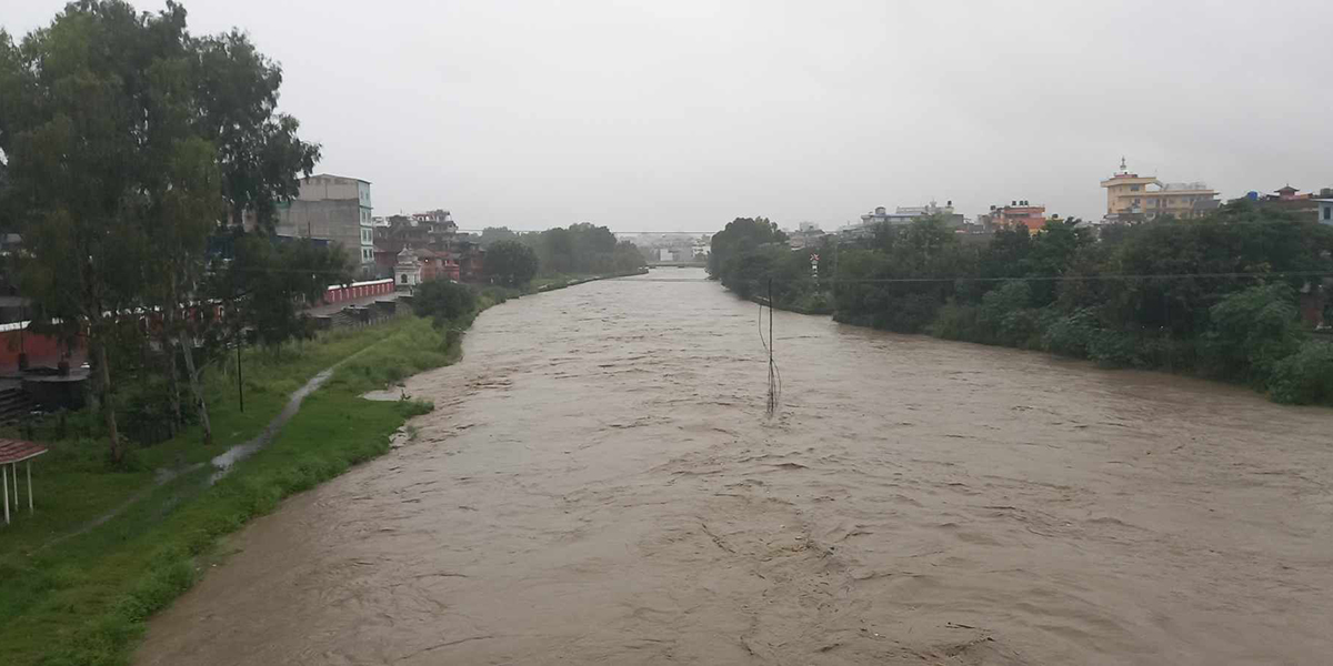 उपत्यका आसपासका नदीमा जलसतह बढ्दो, बागमतीले पार गर्‍यो खतराको तह