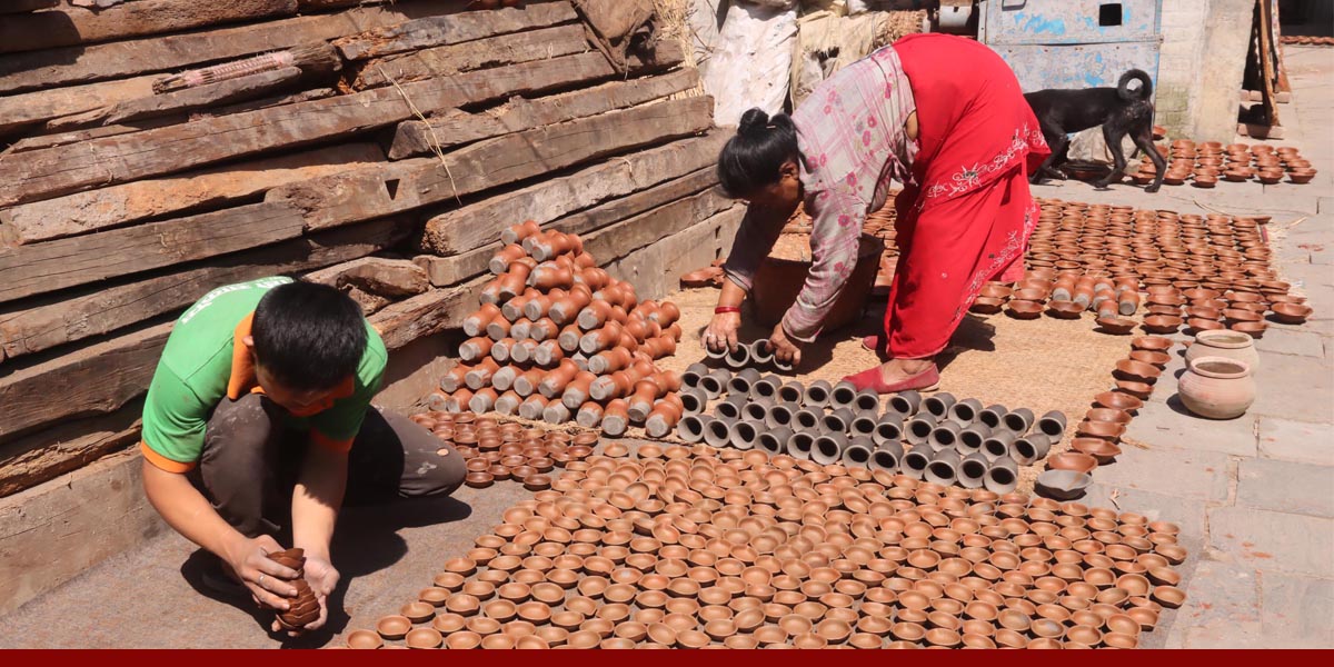 तिहारका लागि माटोका भाँडा बनाउन भ्याइनभ्याइँ [तस्बिरहरू]