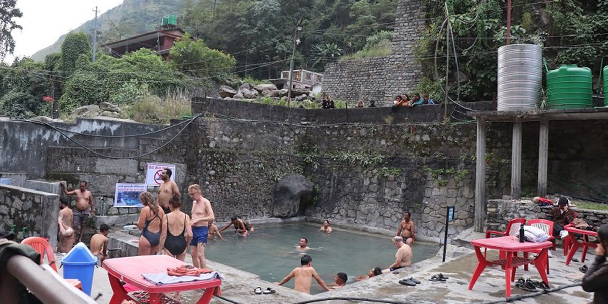 पदयात्रीको ‘रिफ्रेस सेन्टर’ भुरुङ–तातोपानी