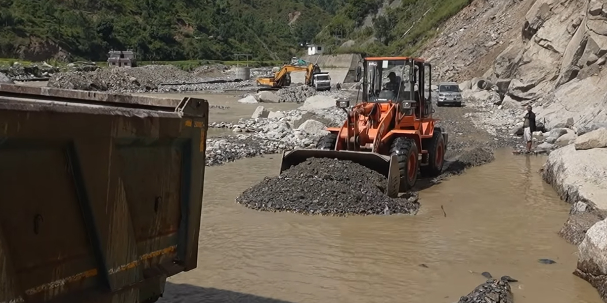 बाढीले क्षतिग्रस्त बिपी राजमार्ग अस्थायी रूपमा शनिबारदेखि सञ्चालनमा आउने