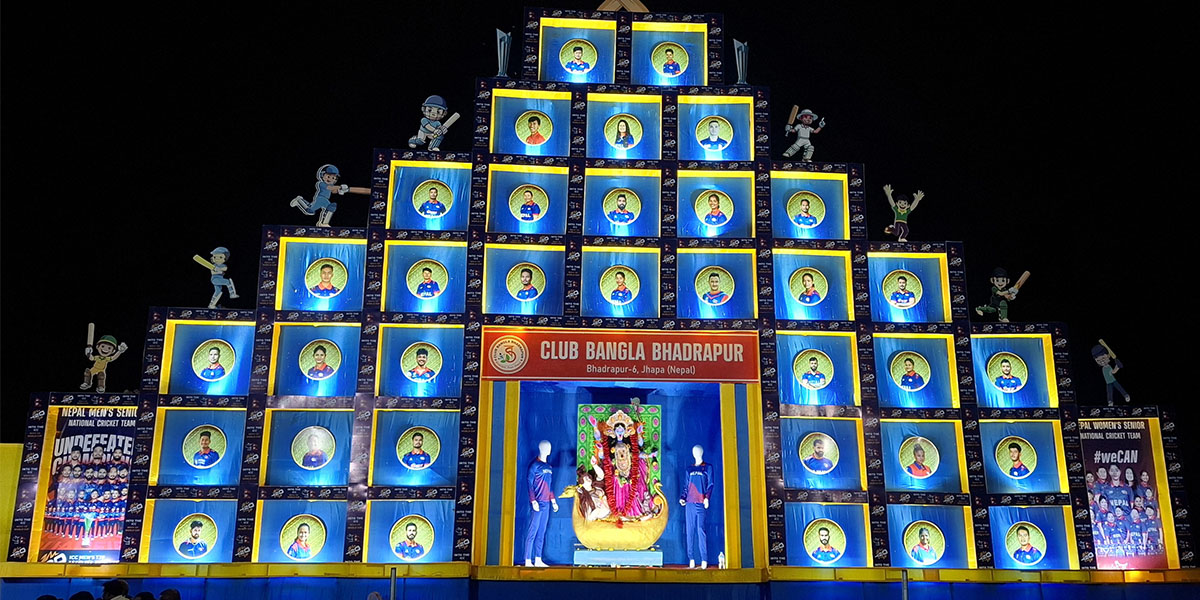 झापामा नेपाली क्रिकेट खेलाडीको तस्बिर राखेर कालीपूजा पण्डाल