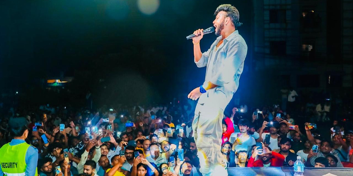 ‘दुश्मन हेरेको हेर्‍यै’ र ‘जाने भए जाममाया’ काे अपार सफलतापछि देश/ विदेशका कार्यक्रममा व्यस्त दुर्गेश