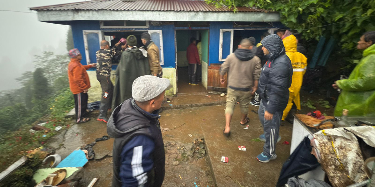 इलाममा पहिरोमा परी २३ जनाको मृत्यु