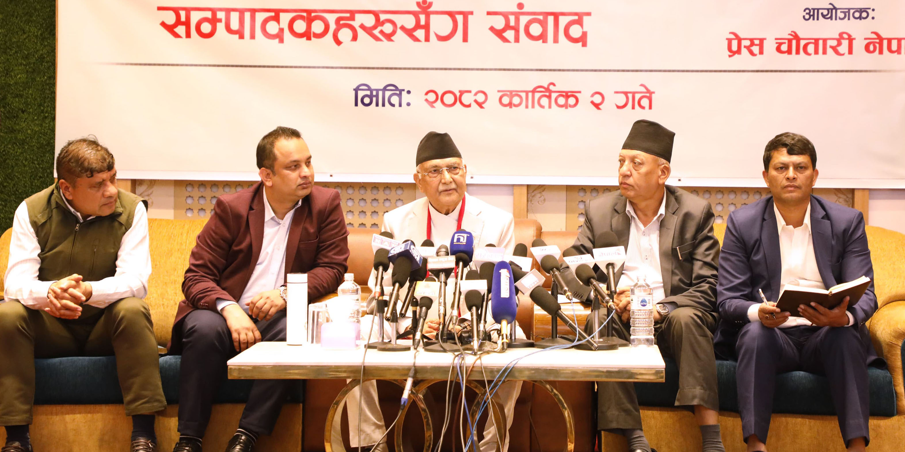 यस्तै भइरहे आफू प्रधानमन्त्रीमा फर्कने सम्भावना बढ्ने ओलीको दाबी