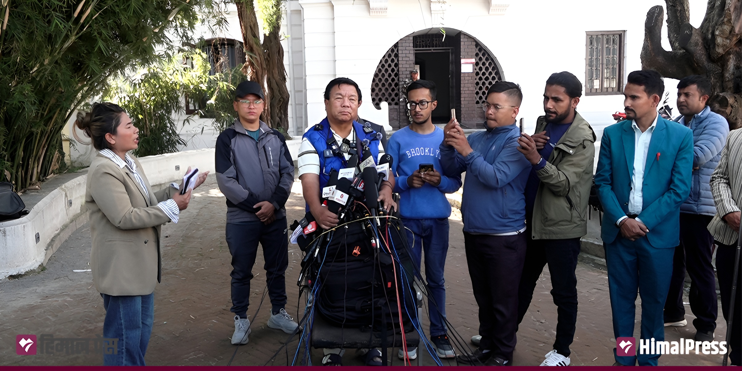 निष्कपट शिक्षामन्त्री पुन र मर्यादा भुलेका पत्रकार