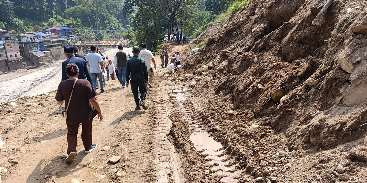मेची राजमार्ग अझै अवरुद्ध, पाँचथर, ताप्लेजुङसँग टुट्यो सडक सम्पर्क