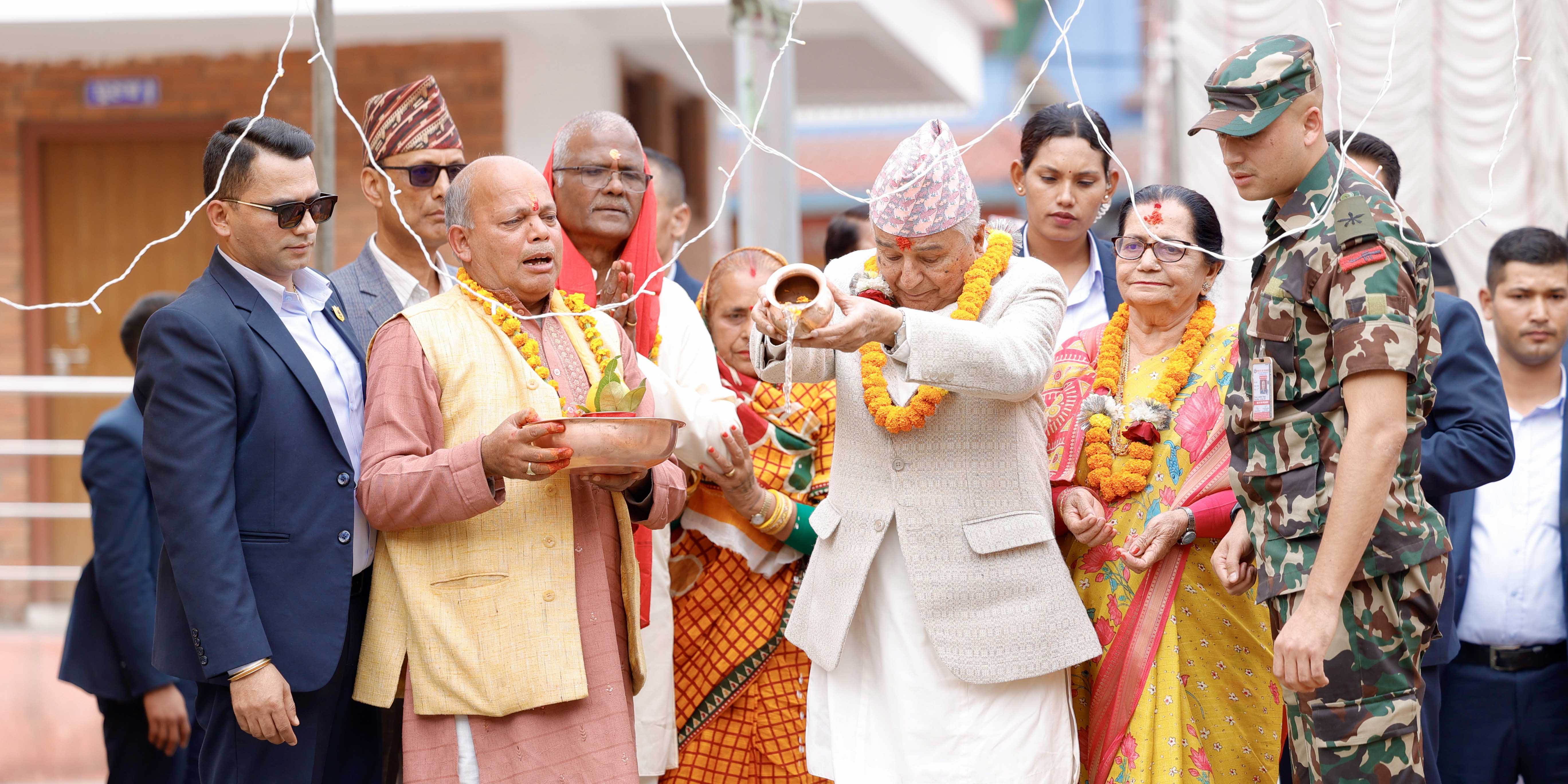 राष्ट्रपति पौडेलले गरे गुह्येश्वरीमा अर्घ्यदान