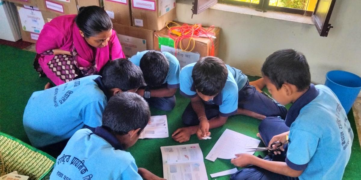 ‘खेल्दै सिक्दै परियोजना’अन्तर्गत नेपाल राष्ट्रिय प्राविमा पेपर हेलिकप्टर प्रदर्शन