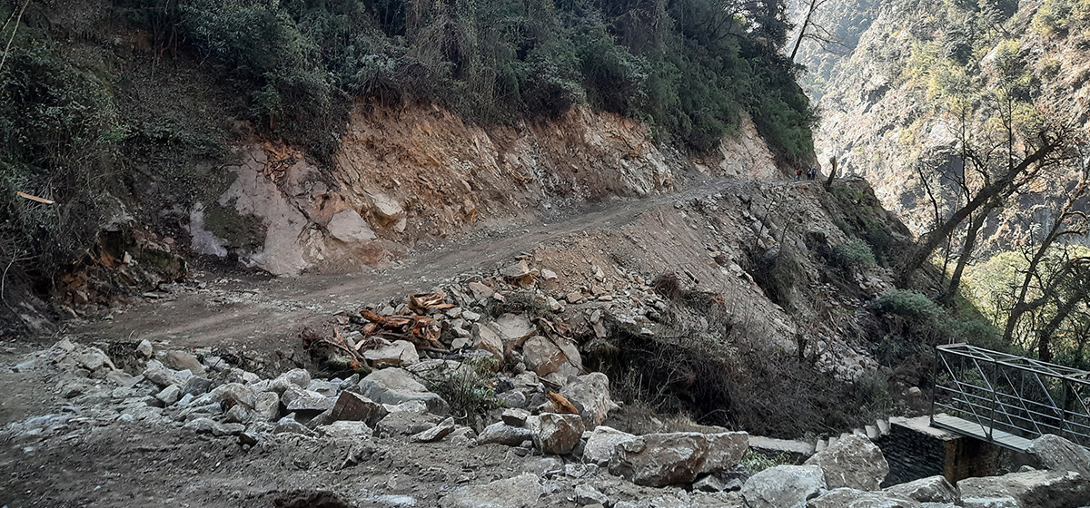 ओलाङचुङगोला जाने सडक मर्मत