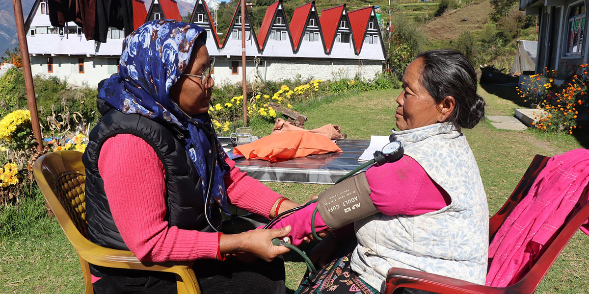 अन्नपूर्णमा टोल टोलमा पुगेर स्वास्थ्य परीक्षण