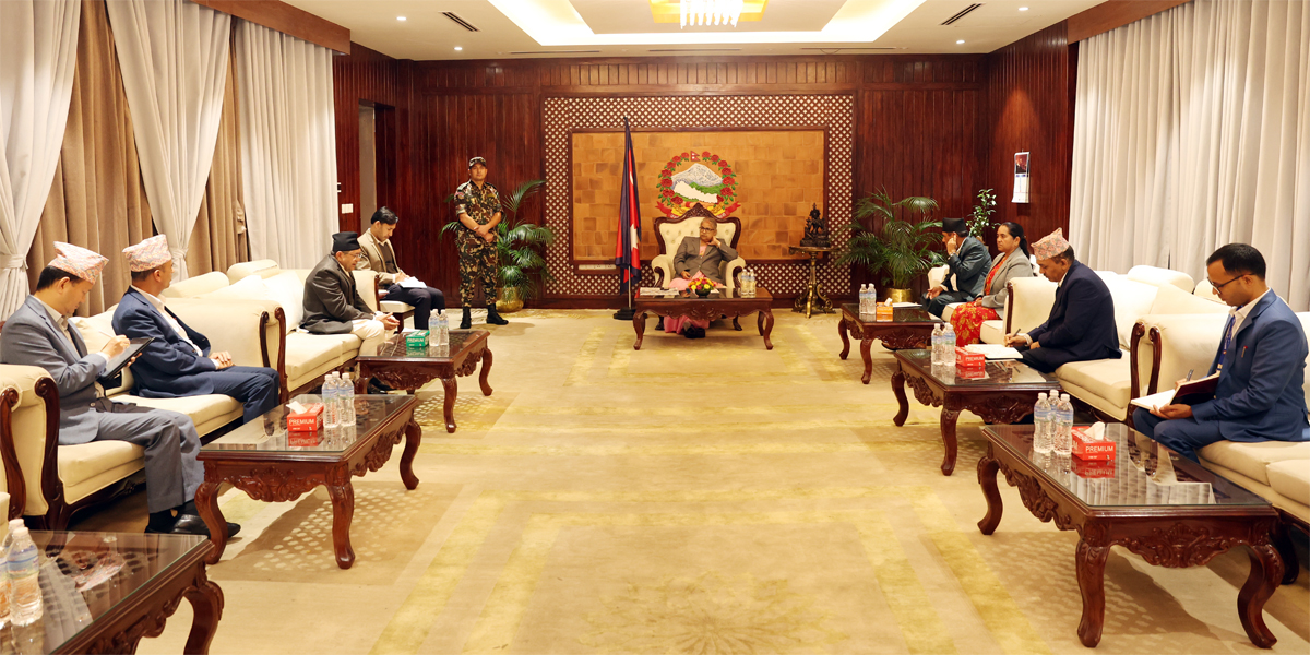 सभामुख र राष्ट्रियसभा अध्यक्षसँग प्रधानमन्त्रीको भेट