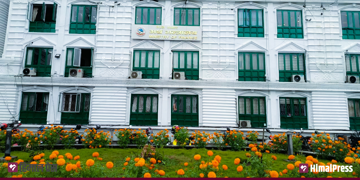 अर्थ मन्त्रालयको दोस्रो त्रैमासिक कार्यप्रगति : पुँजीगत खर्च घट्यो, राजस्वमा डेढ खर्बको खाडल