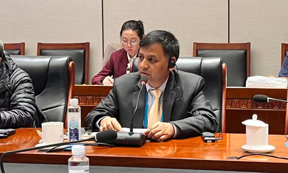 चीनमा ३३ देशका प्रतिनिधिसँग एमाले नेता रिजालले भन्नुभयो : संविधानलाई ‘लिक’मा फर्काउन शान्तीपूर्ण आन्दोलनको तयारीमा छौं