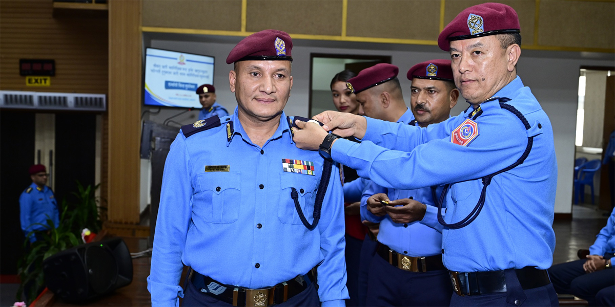 नेपाल प्रहरीका पाँच प्रहरी नायब महानिरीक्षकलाई दर्ज्यानी चिह्न प्रदान