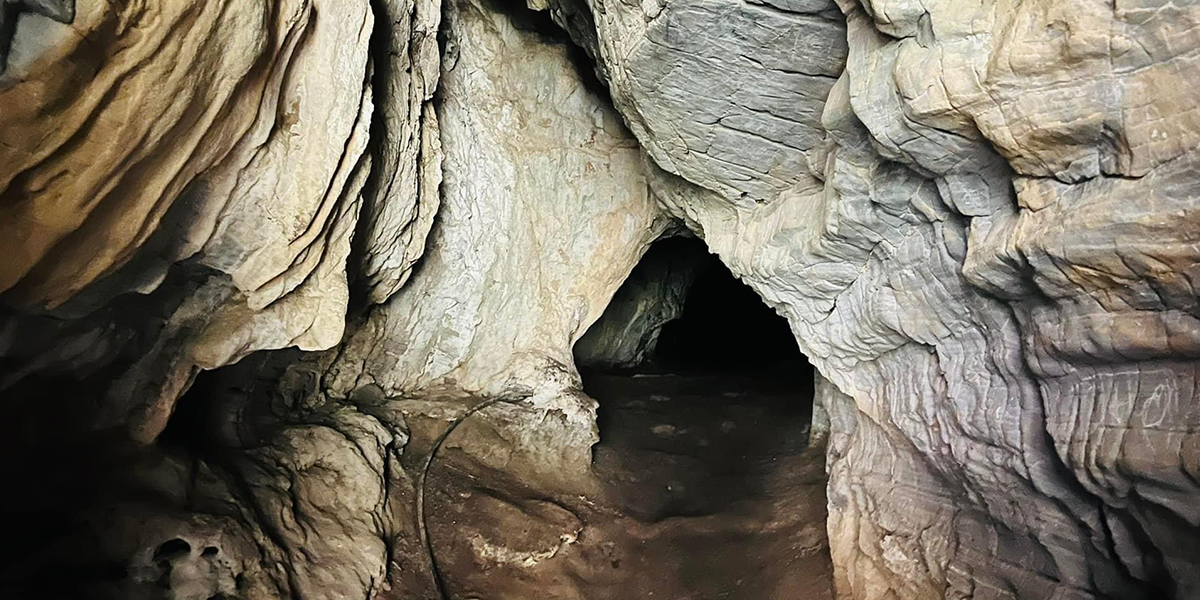 पर्यटकको पर्खाइमा धुर्कोटको विचित्र गुफा