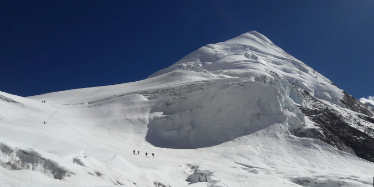 हिमपहिरोमा परेर सात जनाको मृत्यु, एक बेपत्ता