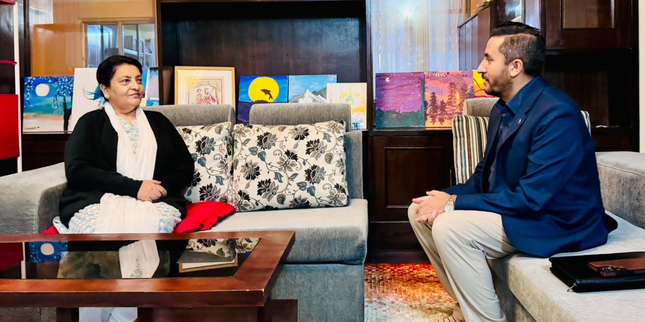 सञ्चारमन्त्री खरेल र पूर्वराष्ट्रपति भण्डारीबीच भेटवार्ता