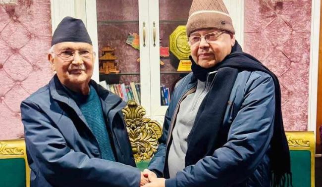 एमाले फर्किने गृहकार्यमा झलनाथ, गुण्डु पुगेर भेटे ओली