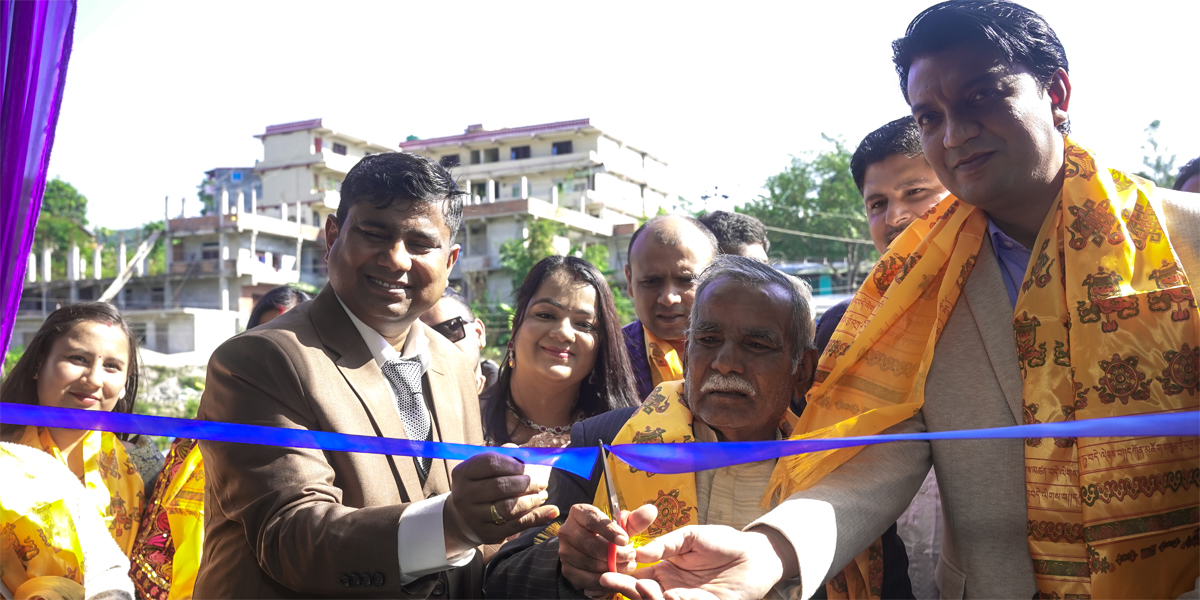 सिन्धुलीमा कजारियाको शोरुम सञ्चालनमा