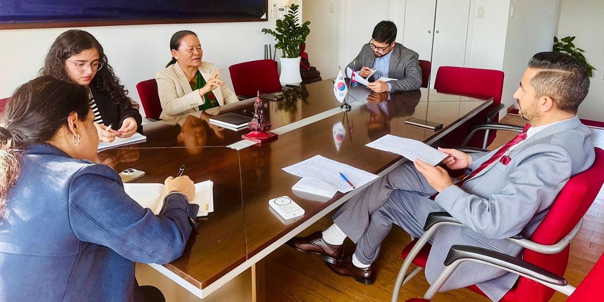 कोरियामा रहेका नेपालीको अभिभावक बनेर काम गर्न दूतावासका अधिकारीलाई सञ्चारमन्त्रीको आग्रह