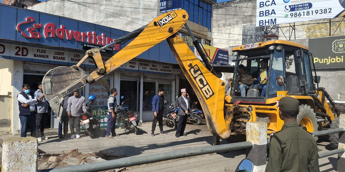 रत्न राजमार्ग आसपासका अतिक्रमित घरटहरा हटाउन सुरु