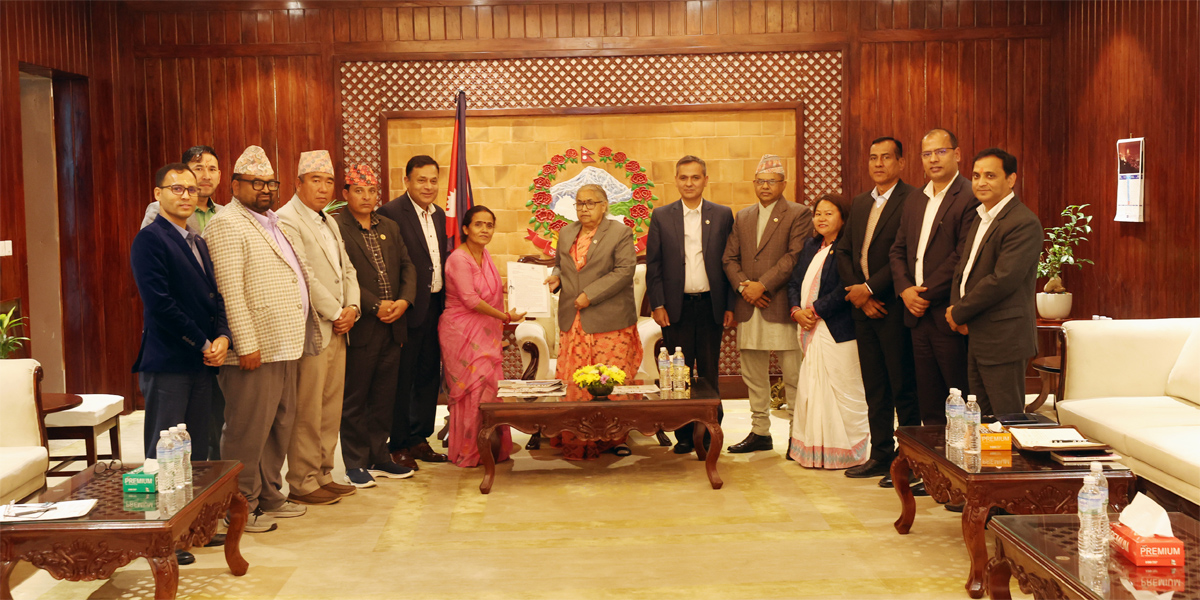 स्थानीय तहका जनप्रतिनिधिसँग प्रधानमन्त्रीको छलफल