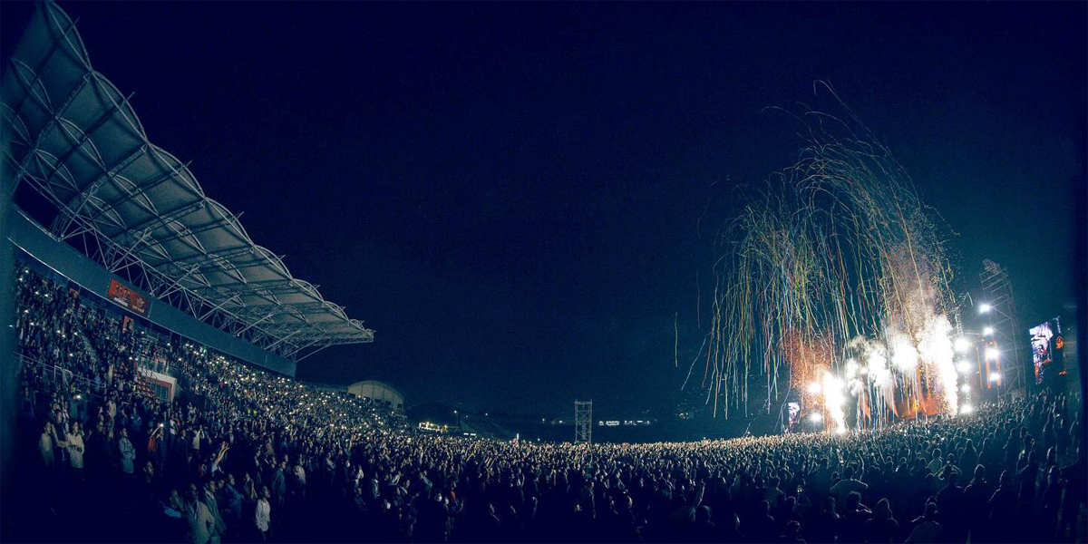 पोखरा रंगशालामा हजारौँ दर्शकमा माझ गुञ्जिएका अमृत