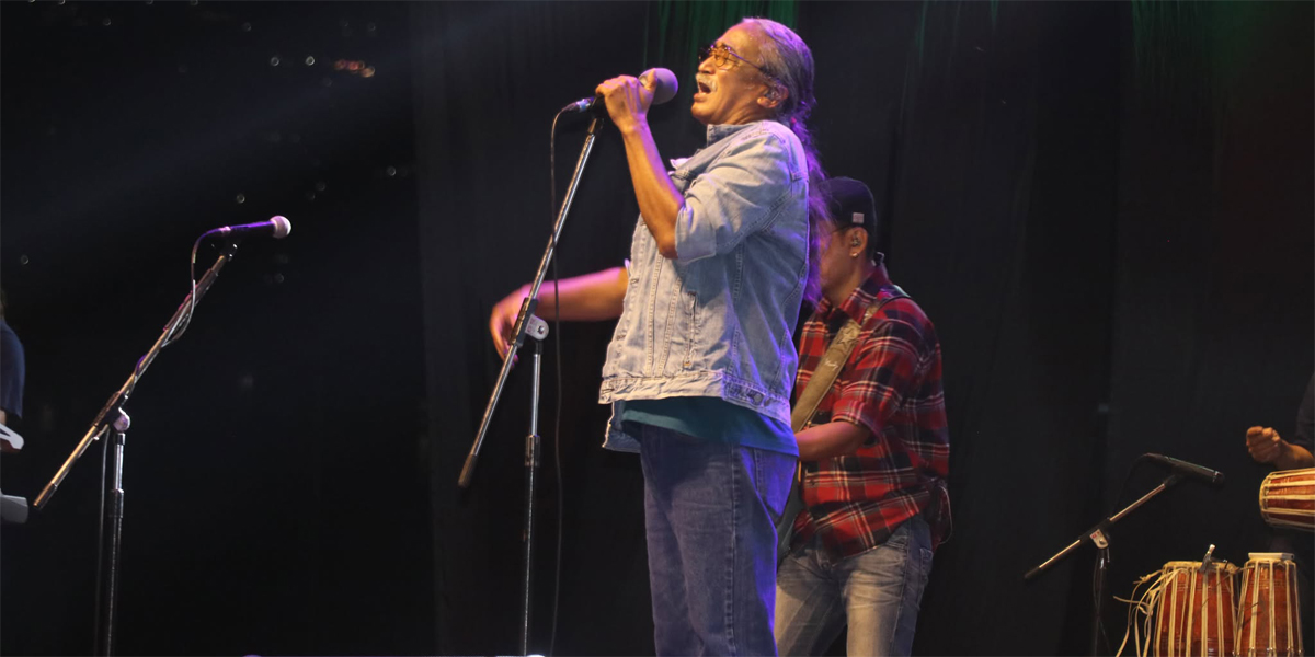 पोखरा रंगशालामा हजारौँ दर्शकमा माझ गुञ्जिएका अमृत