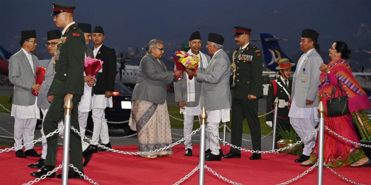 राष्ट्रपति स्वदेश फिर्ता