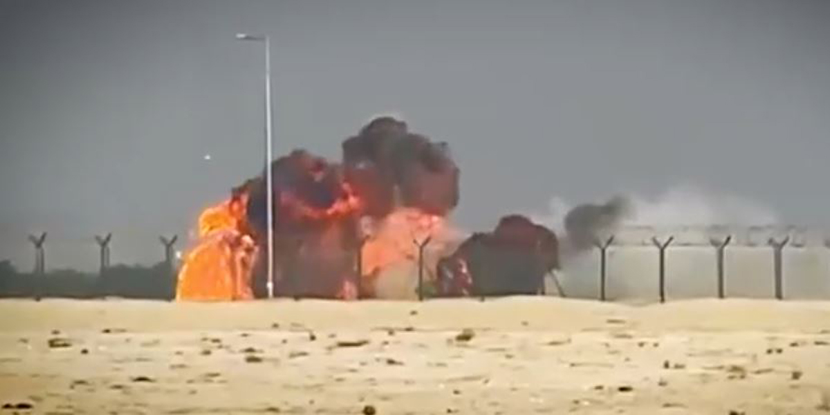 दुबई एयर शोमा भारतीय लडाकु विमान तेजस दुर्घटना