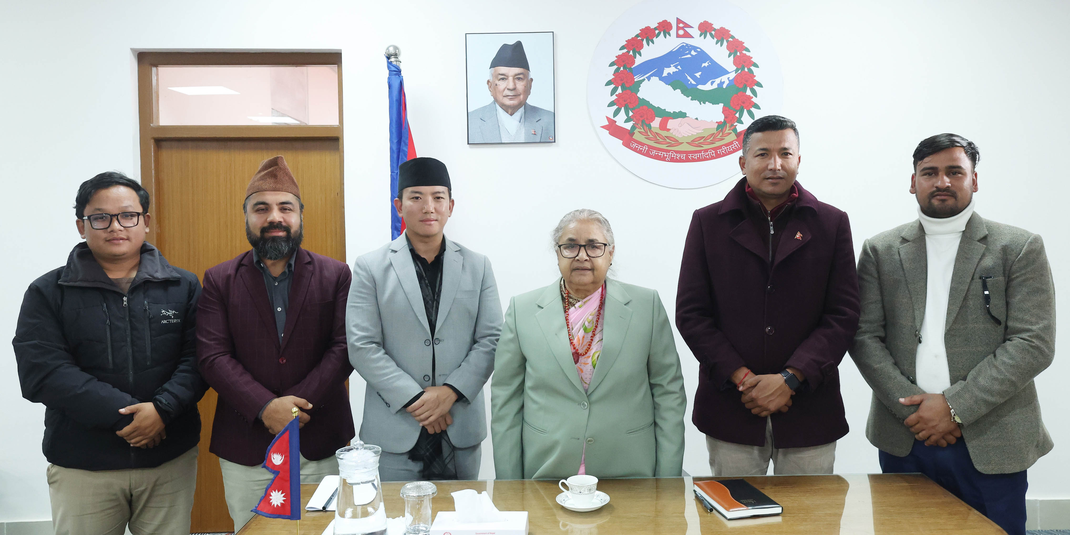 सुहाङको टोलीसँग प्रधानमन्त्रीले भनिन् : चुनाव तोकिएकै समयमा हुन्छ, दुविधा नराखी तयारी गर्नुस्