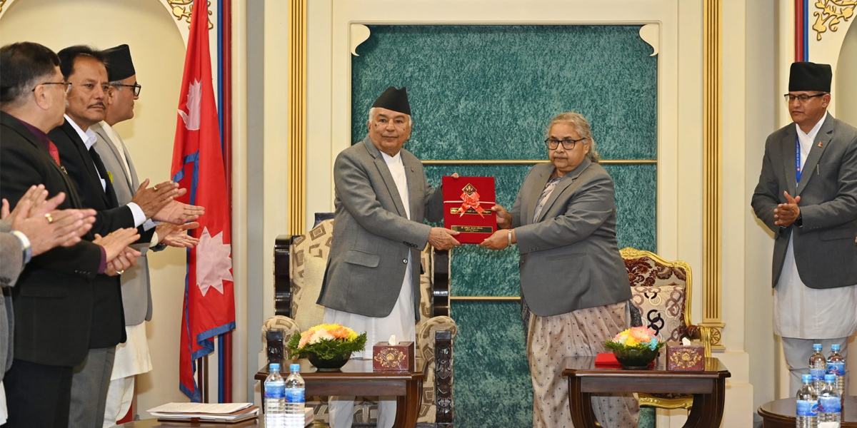 निर्वाचन मितिमा दायाँबायाँ नहुने गरी काम गर्न सरकारलाई राष्ट्रपतिको सुझाव