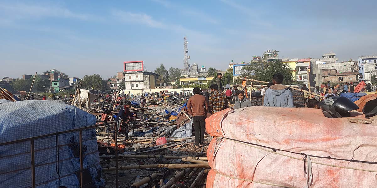 वीरगन्ज महानगरले बीपी उद्यान अतिक्रमण गरेर व्यवसाय गर्नेलाई हटायो