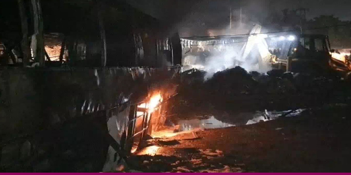 भारतको बलरामपुरमा बसमा आगलागी, दुई नेपालीसहित तीनको मृत्यु