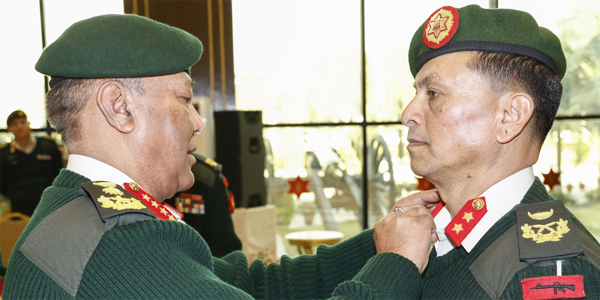 प्रधानसेनापतिद्वारा दर्ज्यानी चिह्न प्रदान